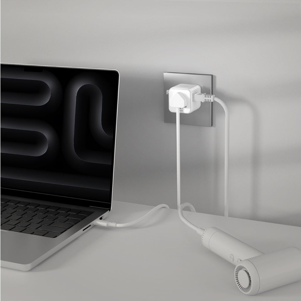 MOMAX 1-WORLD 20W TRAVEL ADAPTOR