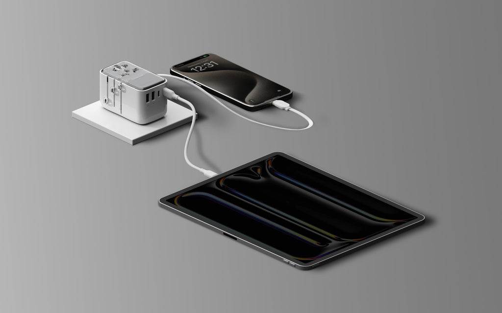 MOMAX 1-WORLD FLOW 35W 4 PORT WITH BUILT-IN USB-C CABLE TRAVEL ADAPTOR (Whte)