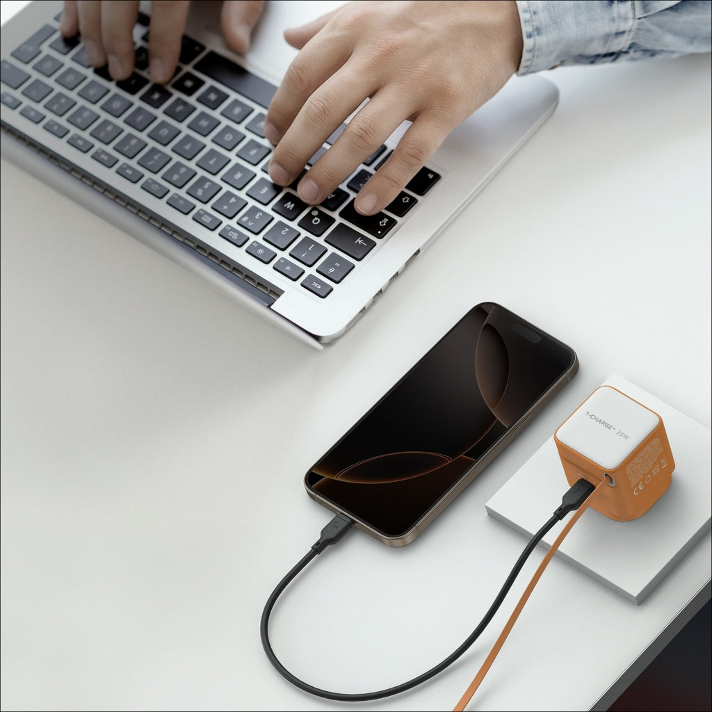 MOMAX 1-CHARGE 35W GAN 1 PORT CHARGER WITH BUILT-IN USB-C CABLE