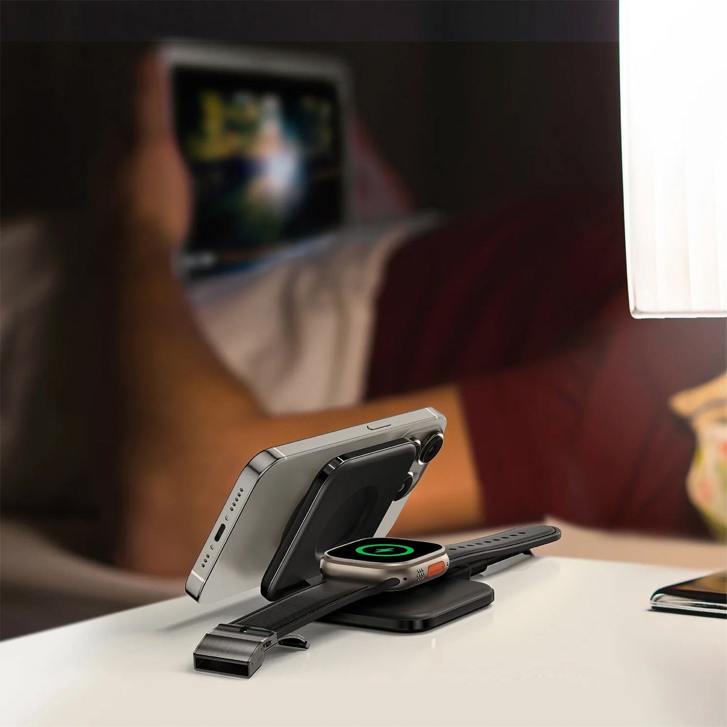 AMAZING THING EXPLORER PRO 2IN1 PD 15W PORTABLE WIRELESS CHARGER WITH 1.2M USB-C TO USB-C CABLE