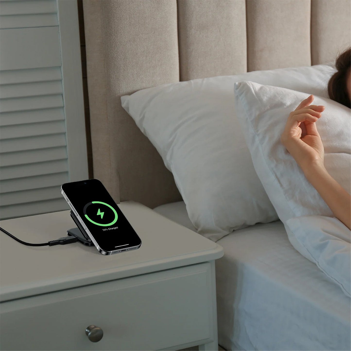 AMAZING THING EXPLORER PRO 2IN1 PD 15W PORTABLE WIRELESS CHARGER WITH 1.2M USB-C TO USB-C CABLE