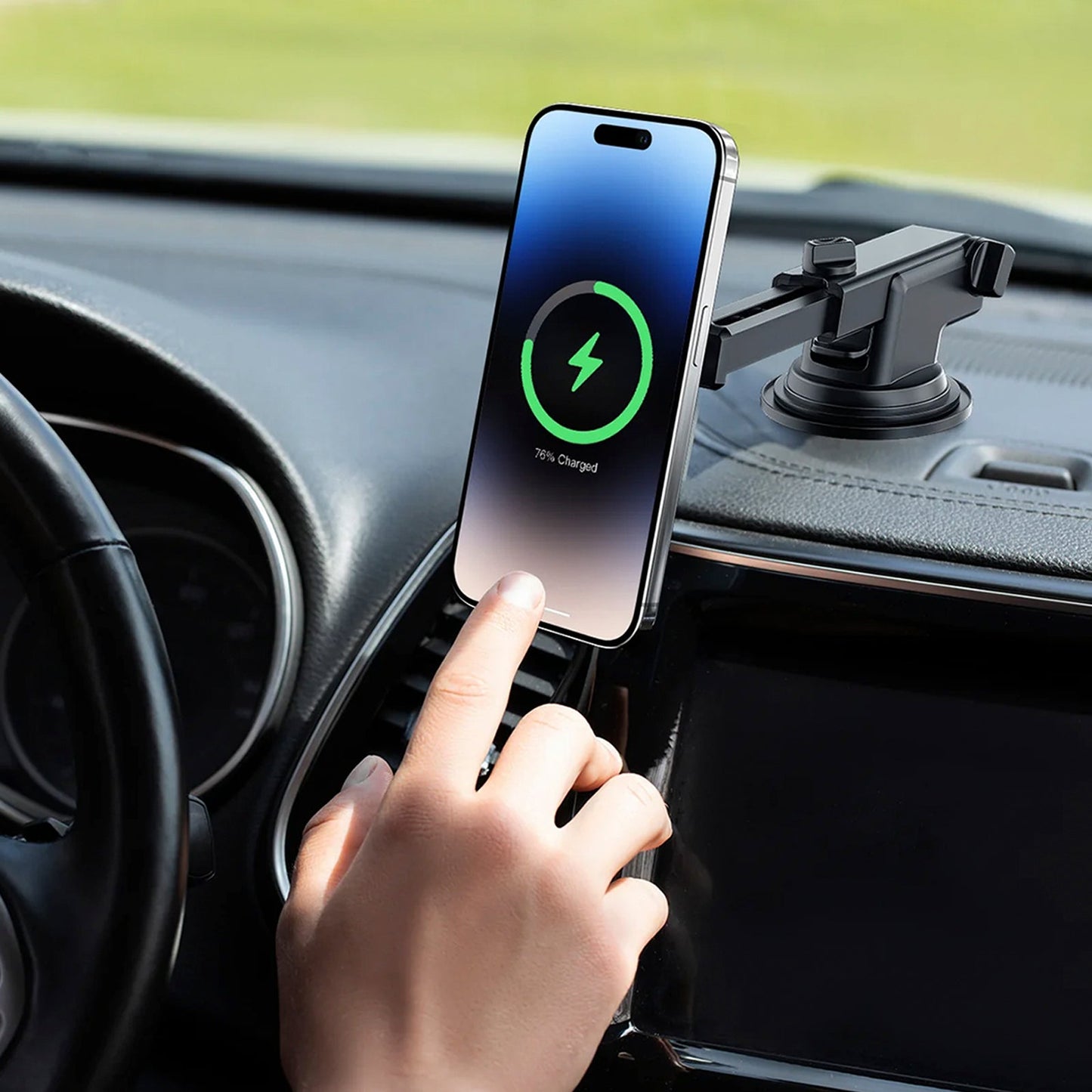 AMAZING THING EXPLORER PRO MAG 15W CAR MOUNT WITH 1.2M USB-C TO USB-C CABLE