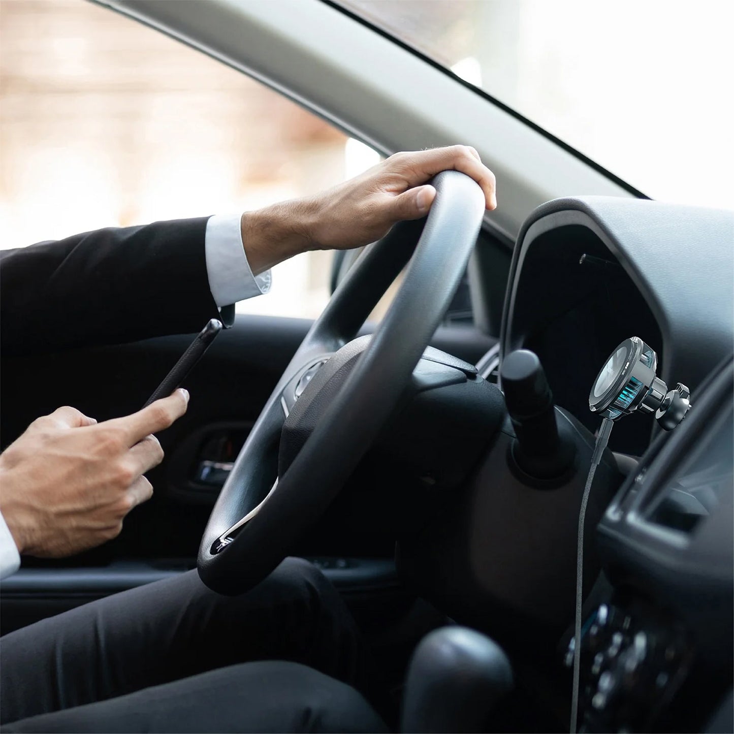AMAZING THING THERMO-COOLING MAG 15W CAR MOUNT WITH 1.2M USB-C TO USB-C CABLE
