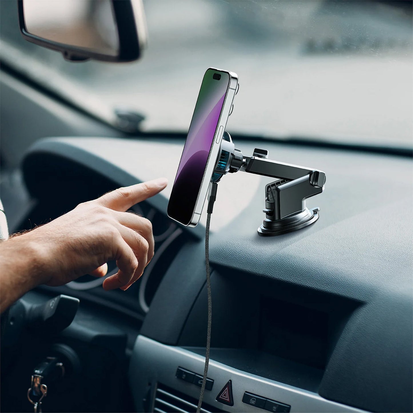 AMAZING THING THERMO-COOLING MAG 15W CAR MOUNT WITH 1.2M USB-C TO USB-C CABLE